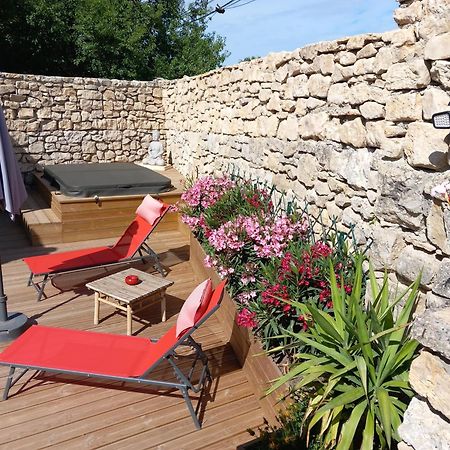 Chez Daniele Chambre Avec Jacuzzi Et Terrasse Privee Murs  Екстер'єр фото
