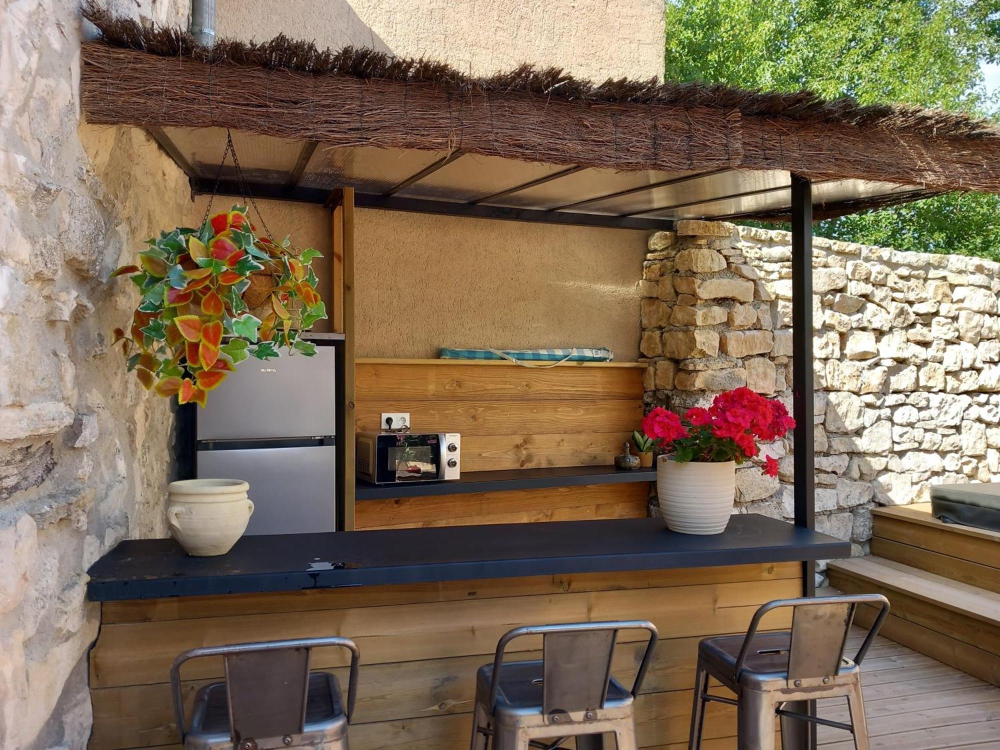 Chez Daniele Chambre Avec Jacuzzi Et Terrasse Privee Murs  Екстер'єр фото