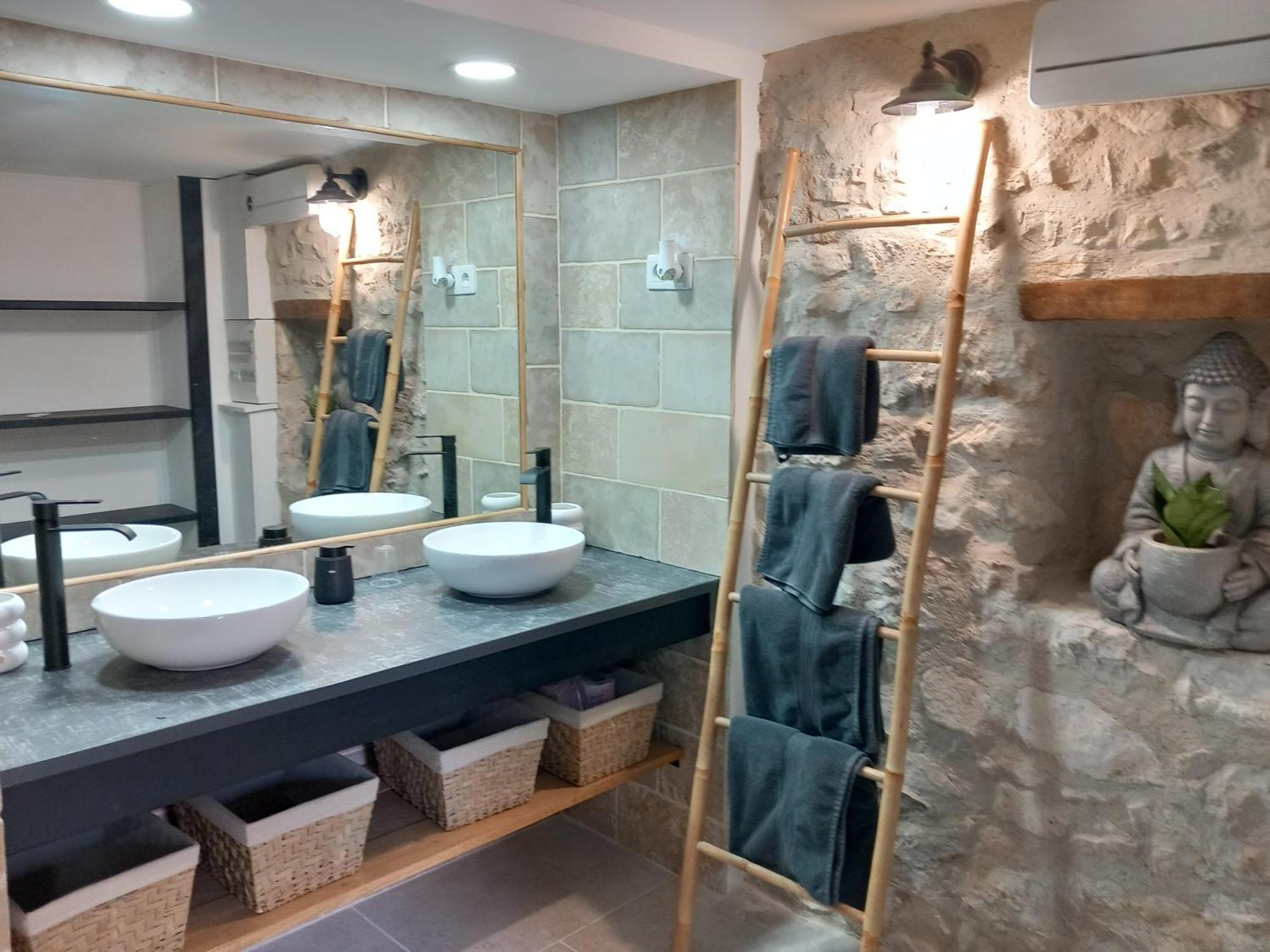 Chez Daniele Chambre Avec Jacuzzi Et Terrasse Privee Murs  Екстер'єр фото