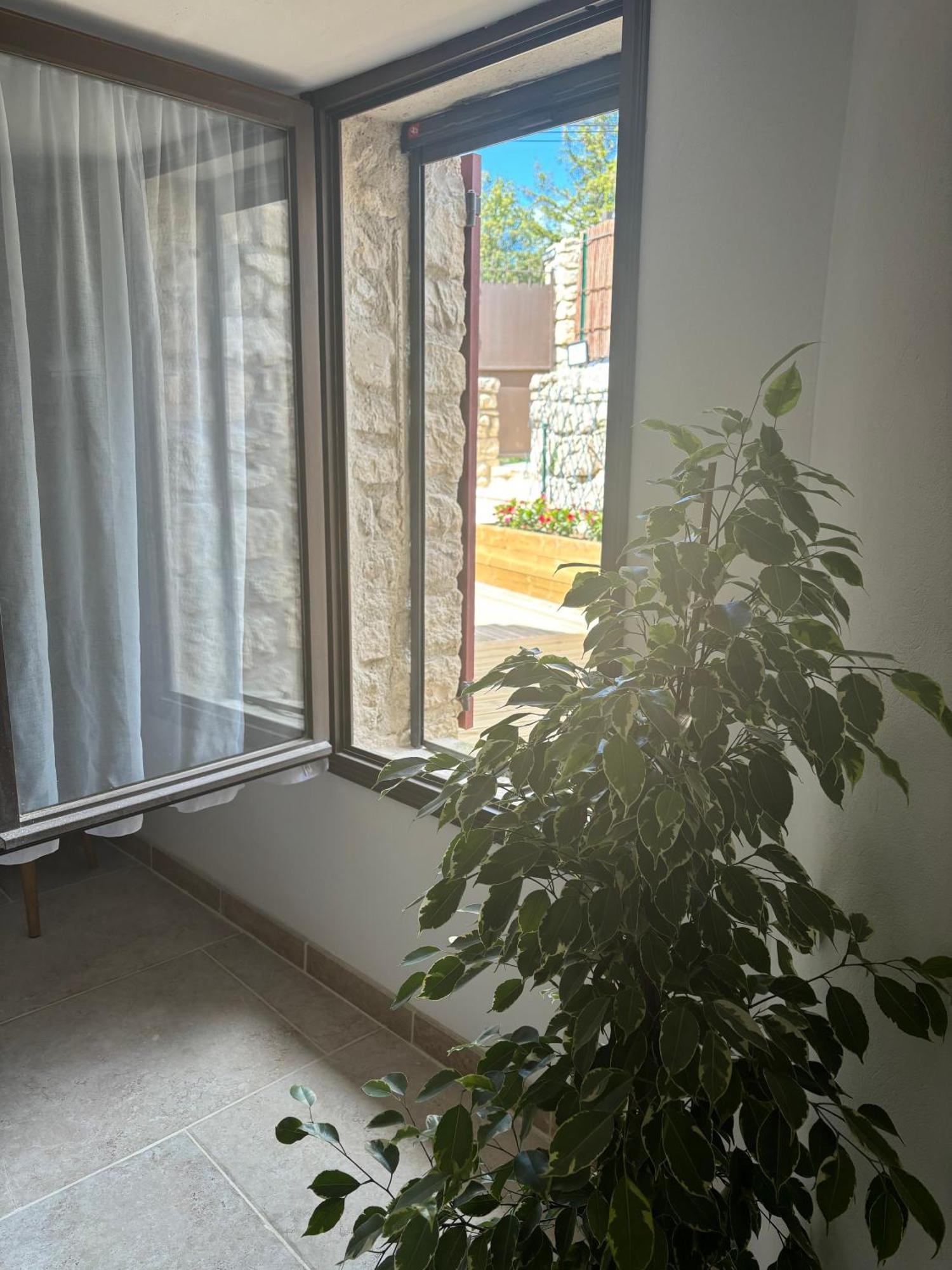 Chez Daniele Chambre Avec Jacuzzi Et Terrasse Privee Murs  Екстер'єр фото